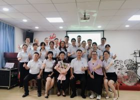 工業(yè)快速門廠家-廣州奇翔！進(jìn)行專業(yè)知識的培訓(xùn)！